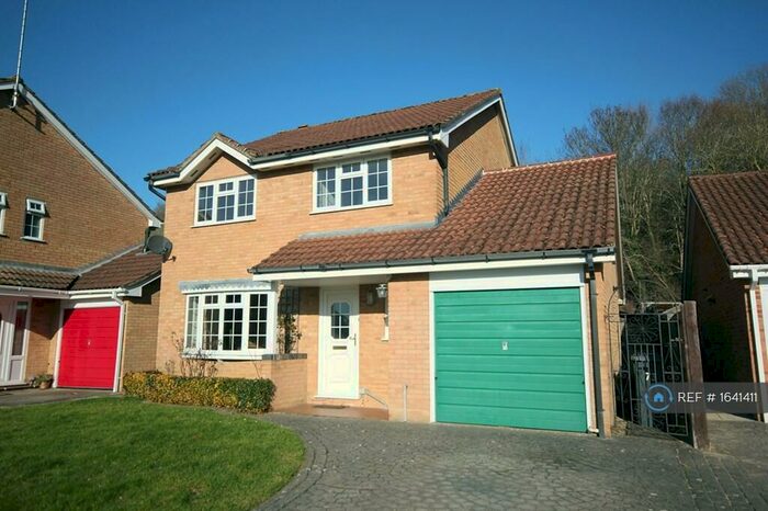 4 Bedroom Detached House To Rent In Rosedale Avenue, Stonehouse, GL10