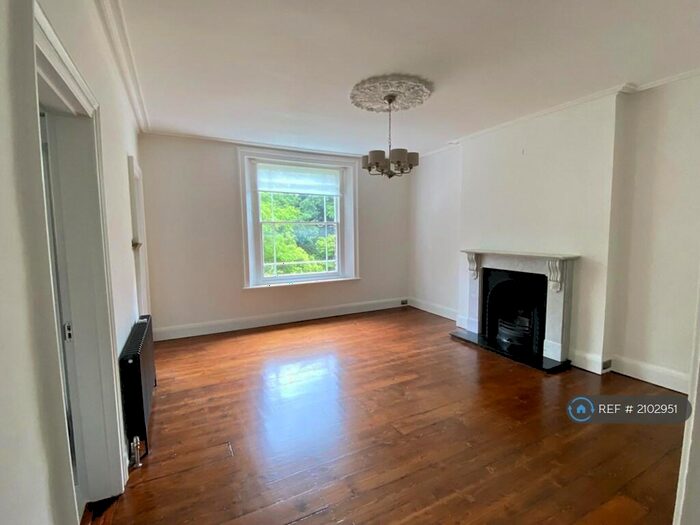 2 Bedroom Flat To Rent In Granville Park, London, SE13