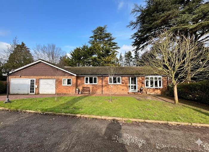 4 Bedroom Detached Bungalow For Sale In Durler Gardens, Luton, Bedfordshire, LU1