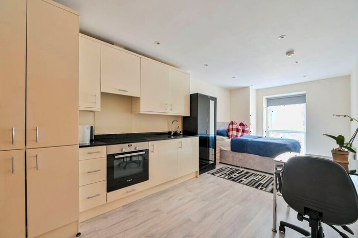 Studio To Rent In Brixton Road, Brixton, London, SW9