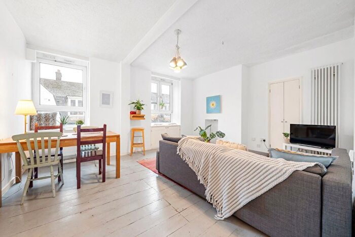 2 Bedroom Flat For Sale In Renton Close, SW2