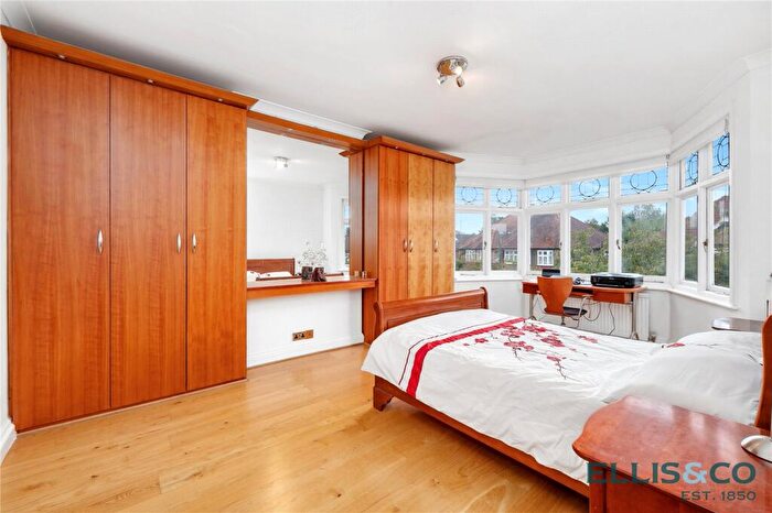 5 Bedroom Detached House For Sale In Claremont Park, Finchley, London, N3