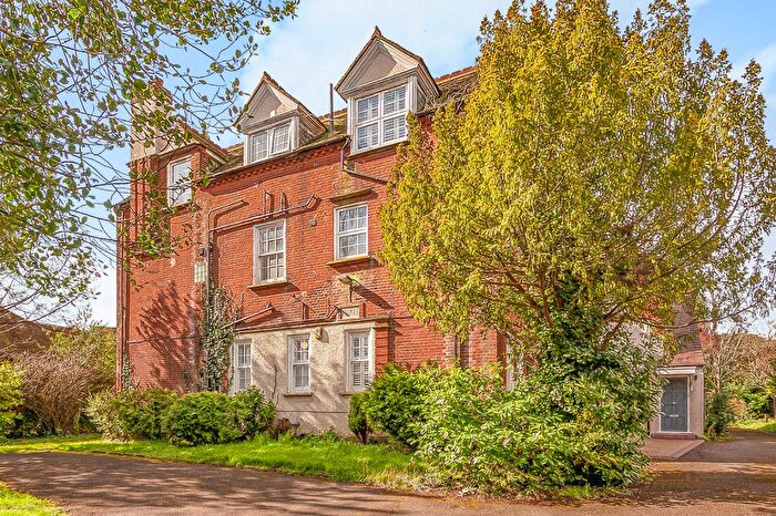 2 Bedroom Flat To Rent In Walpole House, Manor Park, BR7