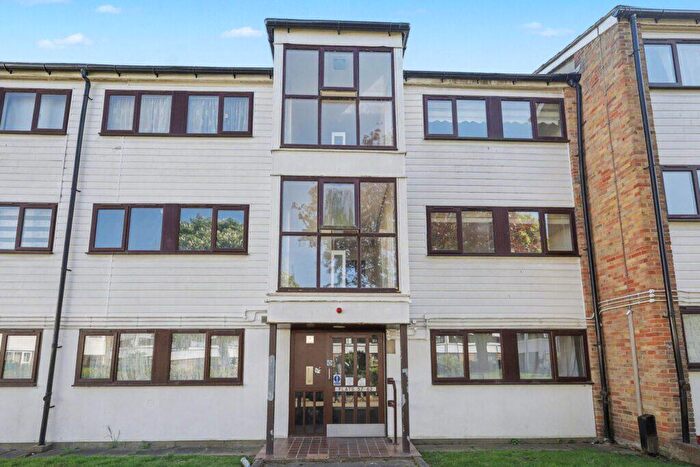 1 Bedroom Flat For Sale In Tenterden Road, London, N17
