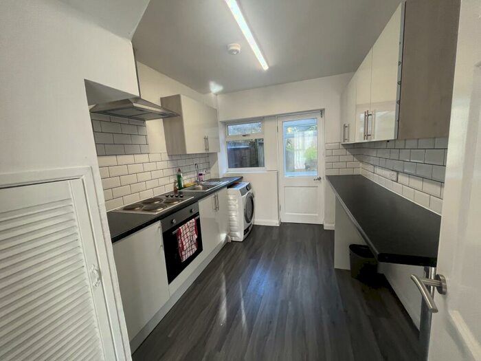 2 Bedroom House To Rent In Merryfield Grove, Birmingham, B17