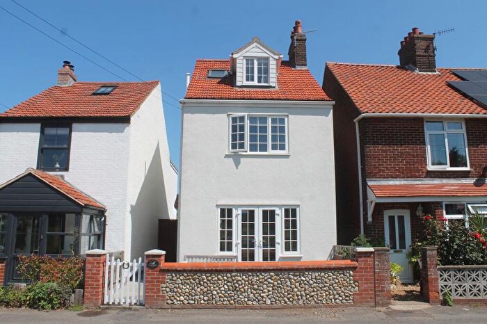 3 Bedroom Detached House For Sale In Detached Coastal Three Bedroom Cottage In Beeston Common, NR26