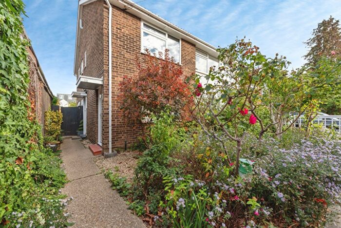 2 Bedroom Flat For Sale In Woodbine Close, Twickenham, TW2