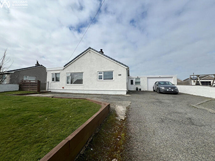 3 Bedroom Detached Bungalow For Sale In Gwalchmai Uchaf, Gwalchmai, Anglesey, LL65