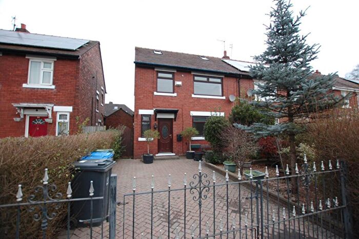 3 Bedroom Semi Detached House For Sale In Knowle Avenue, Ashton-under-Lyne, Greater Manchester, OL7