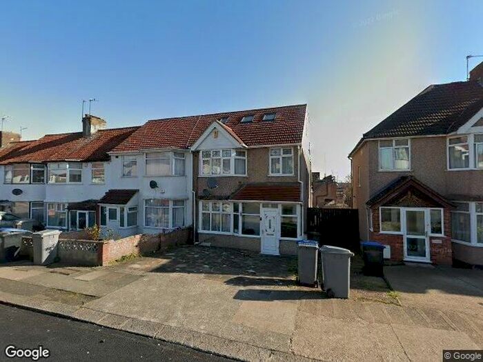 3 Bedroom Semi-Detached House To Rent In The Ridgeway, London, NW9