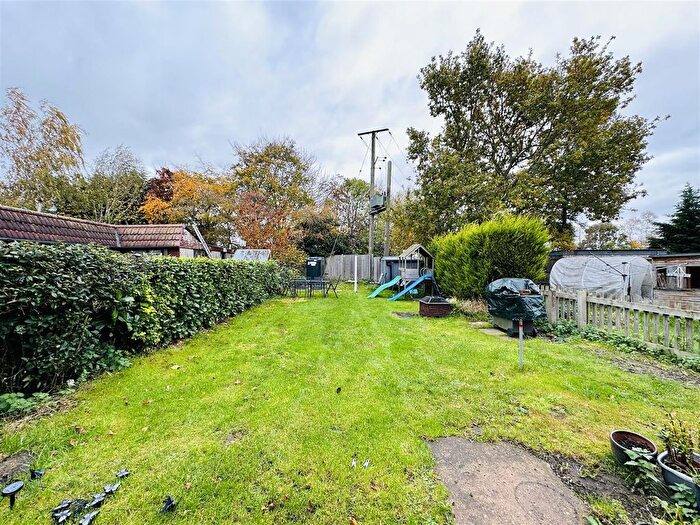 3 Bedroom Semi Detached House For Sale In Park Road, Barlow, Selby, YO8