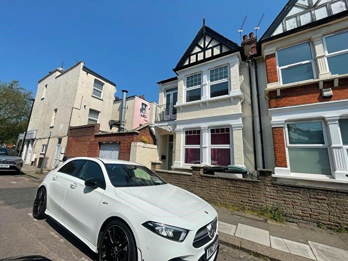 6 Bedroom Semi-Detached House To Rent In St Margarets Avenue, N15