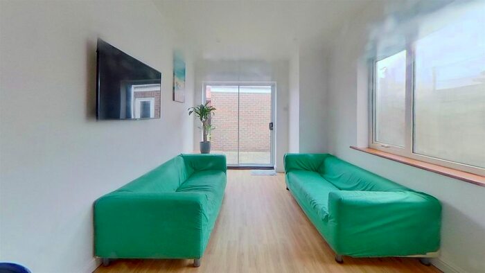 5 Bedroom Property To Rent In Telephone Road, Southsea, Portsmouth, PO4