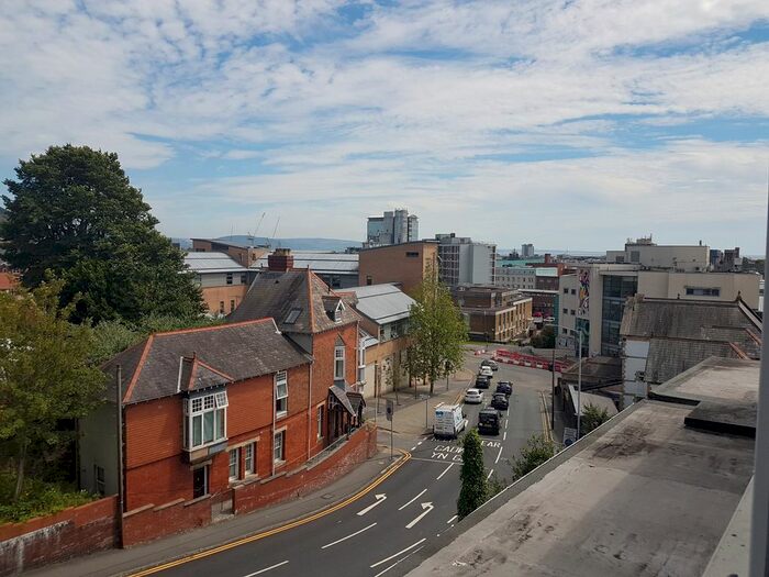 2 Bedroom Flat To Rent In Windsor Court, Mount Pleasant, Swansea, SA1