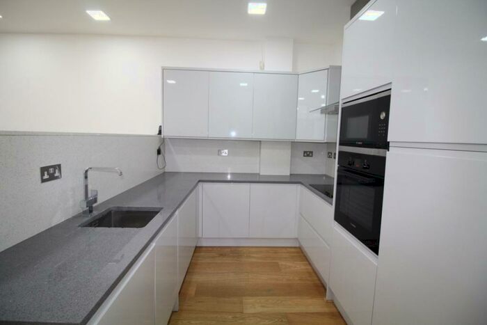 2 Bedroom Flat To Rent In Gunton Mews, Nightingale Grove, London, SE13