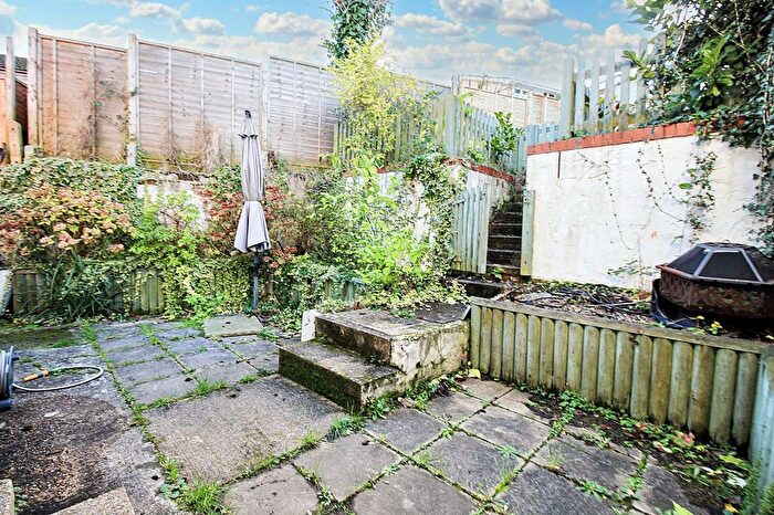 3 Bedroom End Of Terrace House For Sale In Edelvale Road, Bitterne, SO18