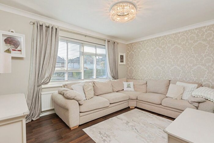 2 Bedroom Flat For Sale In Greatness Lane, Sevenoaks, TN14