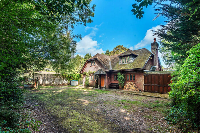 4 Bedroom Detached House For Sale In Kingswood Way, South Croydon, CR2