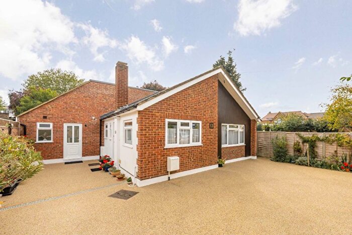 3 Bedroom Bungalow For Sale In Malvern Road, Hampton, TW12