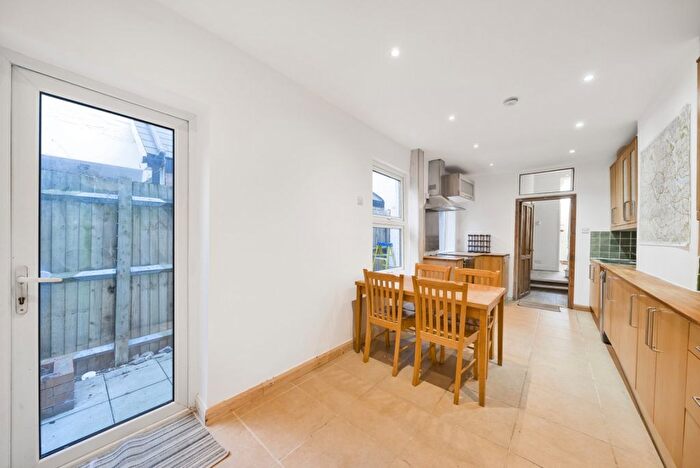 4 Bedroom Detached House To Rent In Amies Street, London, SW11
