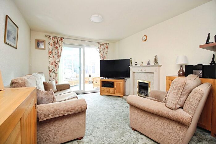 3 Bedroom Semi-Detached House For Sale In Mostyn Avenue, Syston, LE7