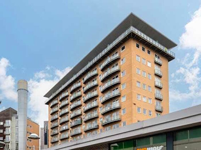 2 Bedroom Flat For Sale In Hamlyn House, Feltham, TW13