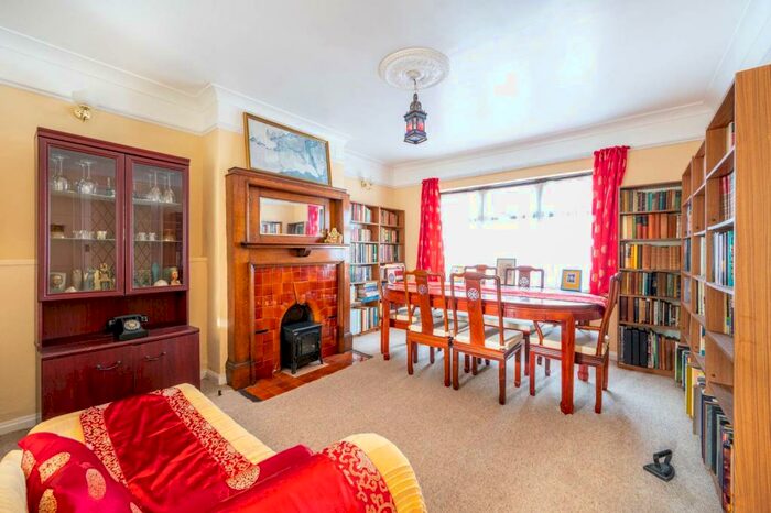 4 Bedroom Terraced House To Rent In Bramley Crescent, Ilford, IG2