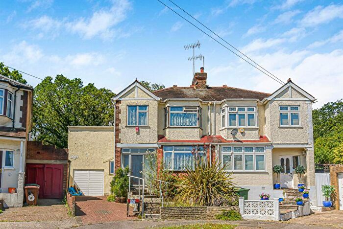 4 Bedroom House For Sale In Larkshall Crescent, Highams Park, E4