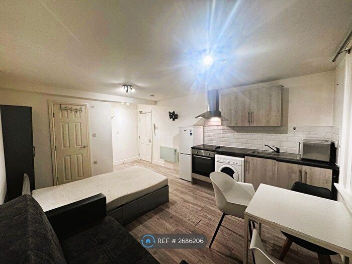 Studio To Rent In High Street Croydon, Croydon, CR0