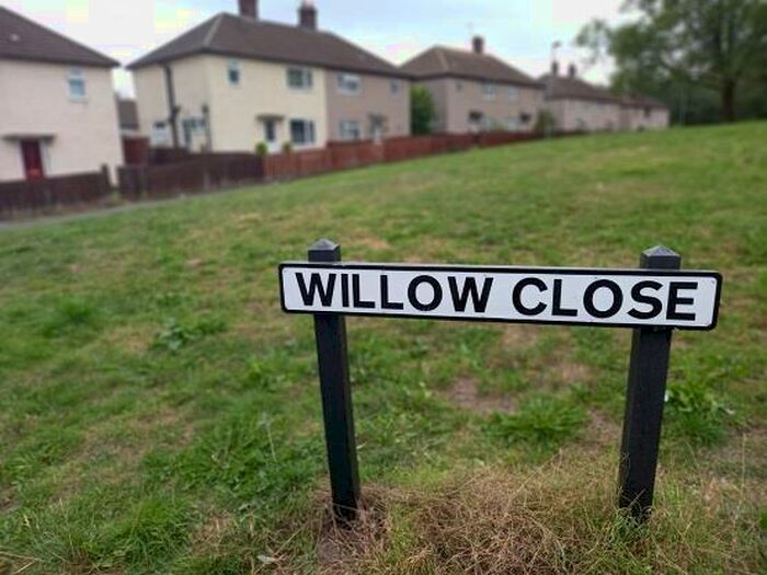 3 Bedroom Semi-Detached House To Rent In Willow Close, ST5