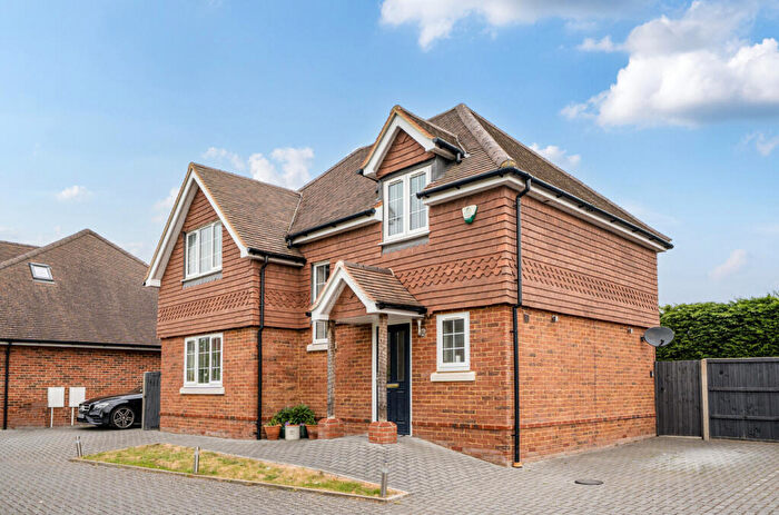 3 Bedroom Detached House For Sale In South Lane, Ash, Surrey, GU12