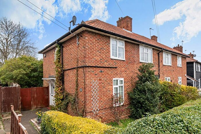 2 Bedroom Maisonette To Rent In Edgware, Harrow, HA8