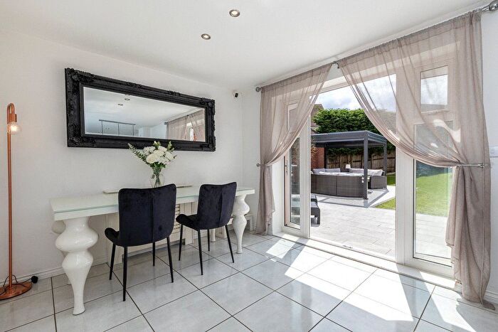 5 Bedroom Detached House For Sale In Peach Road, Horley, Surrey, RH6