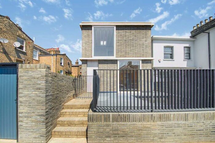 2 Bedroom House To Rent In Ritson Road, Dalston, E8