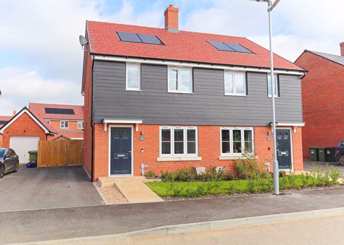 2 Bedroom Semi-Detached House To Rent In Wren Walk, Botley, SO32