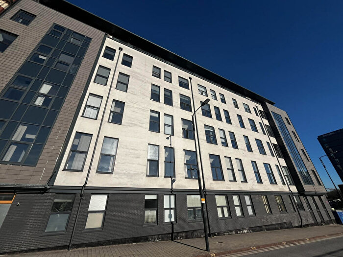 2 Bedroom Flat For Sale In Flat, Tate House, - New York Road, Leeds, West Yorkshire, LS2