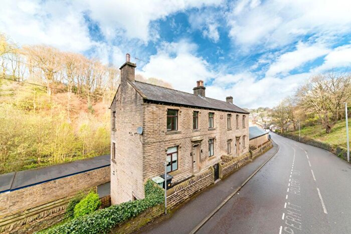 4 Bedroom Character Property For Sale In Dunford Road, Holmfirth, HD9