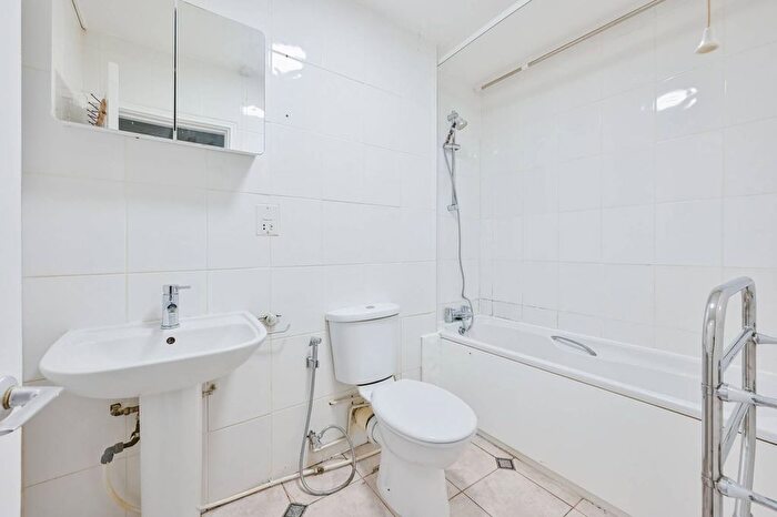 2 Bedroom Flat For Sale In Devonport, Hyde Park Estate, London, W2