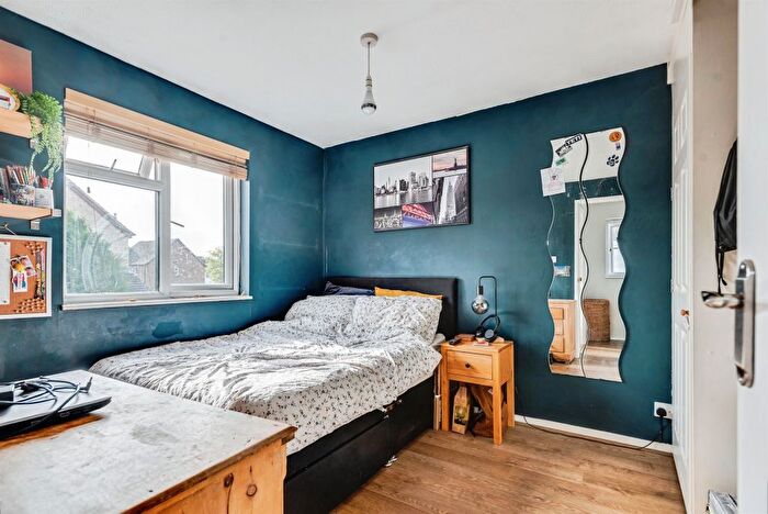 3 Bedroom Semi-detached House For Sale In Manor Road, Witney, OX28