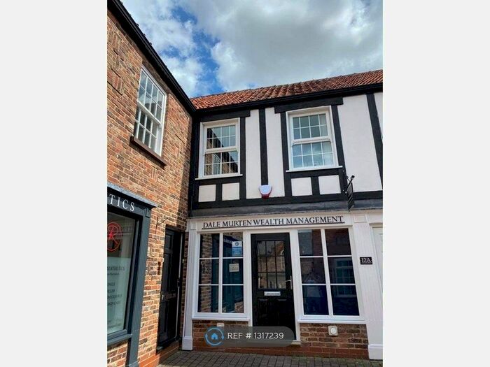 2 Bedroom Flat To Rent In Market Place, Epworth DN9