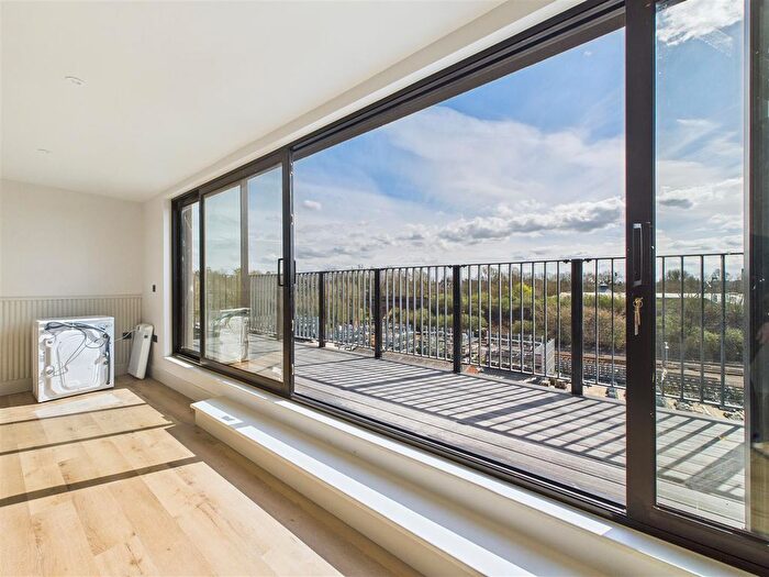 2 Bedroom Flat To Rent In Hoffmanns Way, Chelmsford, CM1