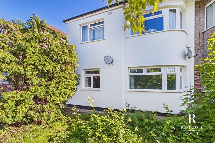 2 Bedroom Maisonette For Sale In Wrythe Lane, Carshalton, SM5