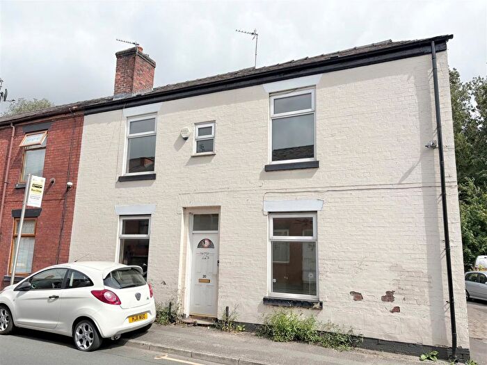 3 Bedroom End Terrace House For Sale In Shakerley Road, Tyldesley, Manchester, M29