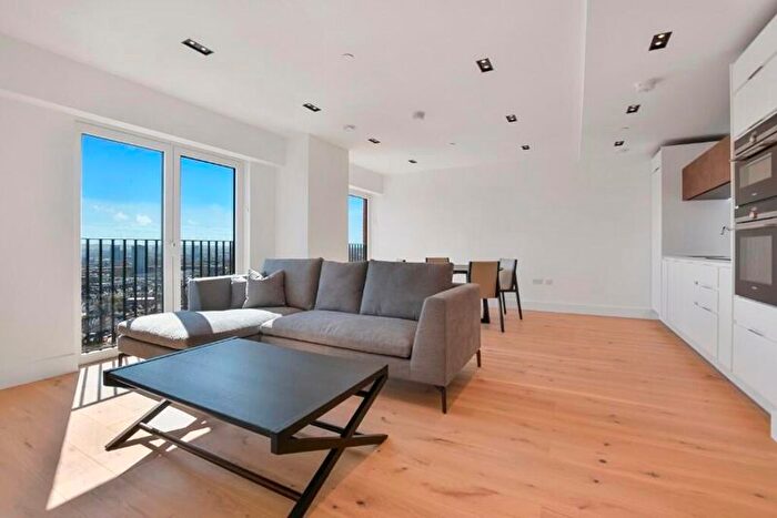 2 Bedroom Flat To Rent In East Park Walk, London, E20