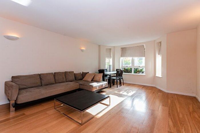 2 Bedroom Flat To Rent In Hillcrest Road, London, E18