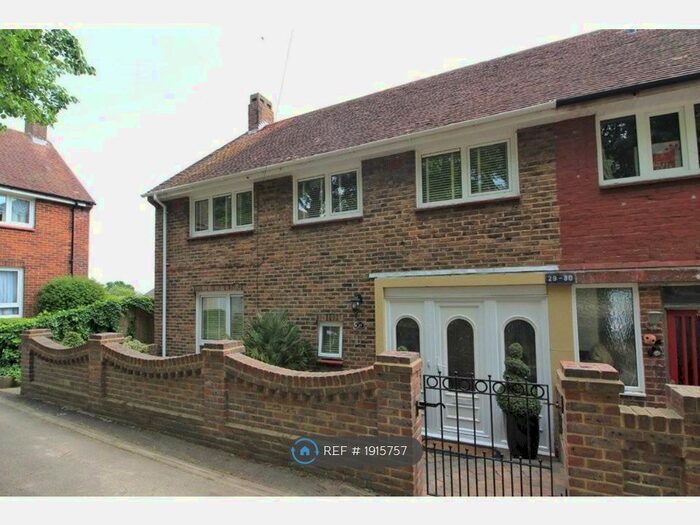 4 Bedroom End Of Terrace House To Rent In Kingsland Close, Portsmouth, PO6