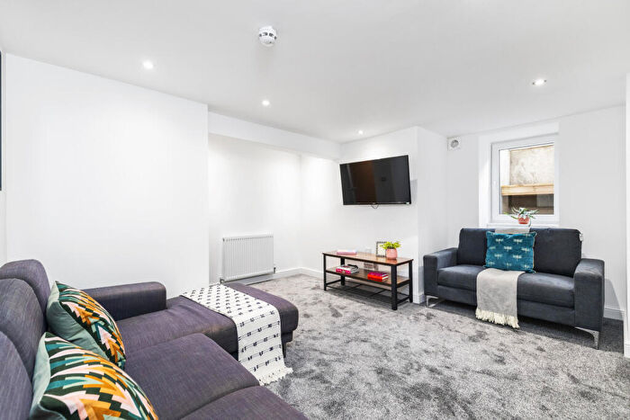 6 Bedroom House To Rent In Stanmore Street, Leeds, LS4