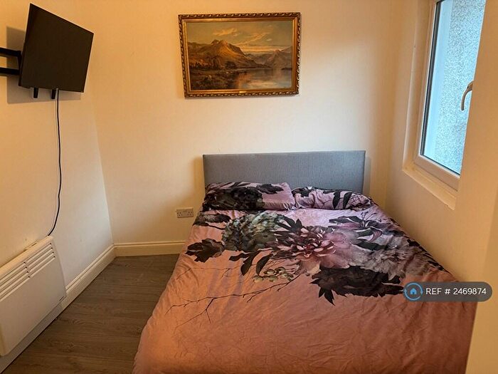 1 Bedroom Flat To Rent In Wellmeadow Street, Paisley, PA1