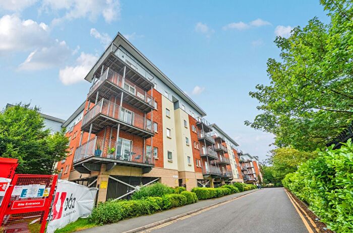 3 Bedroom Flat For Sale In Elmira Way, Salford, Greater Manchester, M5