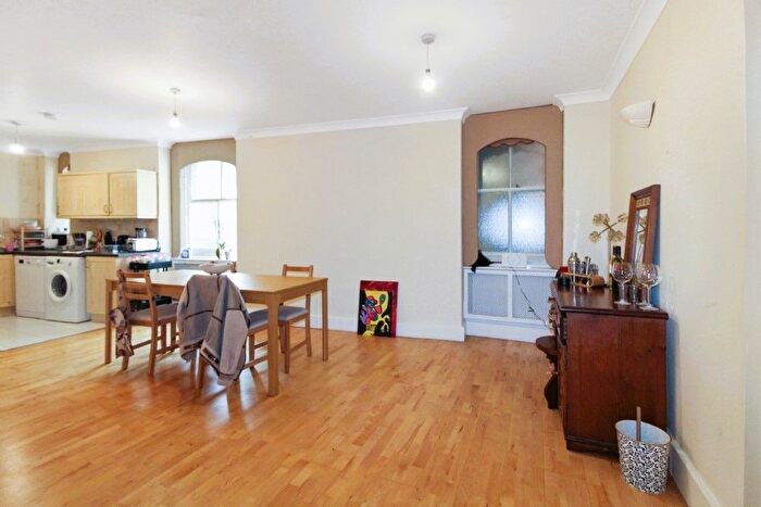 3 Bedroom Flat For Sale In Windsor Court, Moscow Road, W2